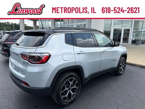 Used 2025 Jeep Compass Limited w/ Sun & Sound Group AWD/4WD image 7