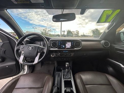 Used 2017 Toyota Tacoma Limited w/ Tow Package AWD/4WD image 10