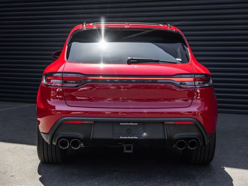 Certified 2026 Porsche Macan AWD/4WD image 9