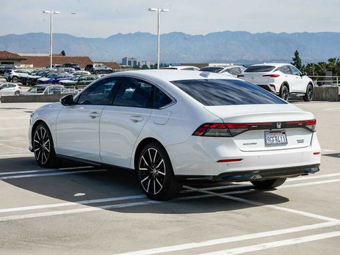 Used 2023 Honda Accord Touring image 2