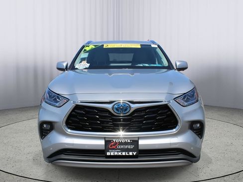 Used 2024 Toyota Highlander Platinum image 3