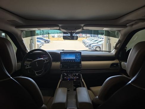 Used 2024 Lincoln Navigator L Reserve image 37