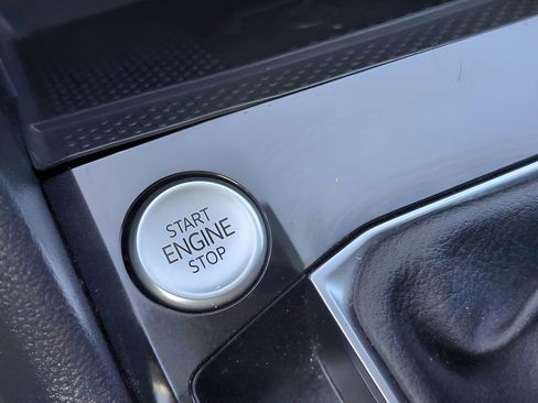 Used 2024 Volkswagen Taos SE image 28