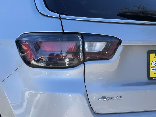 Certified 2025 Jeep Compass Limited w/ Elite Group AWD/4WD image 12
