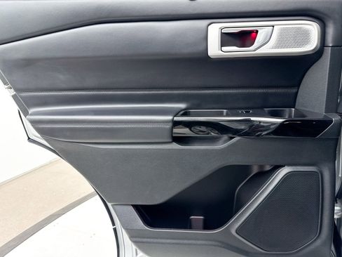 Used 2023 Ford Explorer Platinum w/ Technology Package image 35