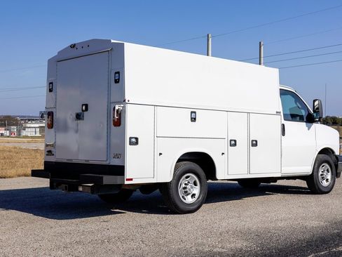Used 2021 Chevrolet Express 3500 w/ Power Convenience Package image 7