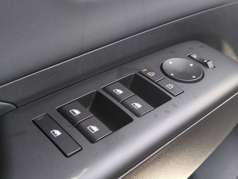 New 2026 Hyundai Kona Limited FWD image 32