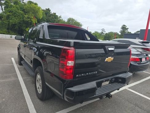 Used 2013 Chevrolet Avalanche LS RWD image 3