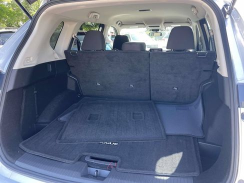 Used 2025 Nissan Rogue S FWD image 11