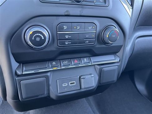 Certified 2022 Chevrolet Silverado 1500 Custom image 19
