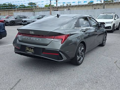 Used 2024 Hyundai Elantra SEL w/ Convenience Package FWD image 4