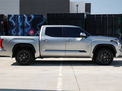 Used 2024 Toyota Tundra Platinum AWD/4WD image 17