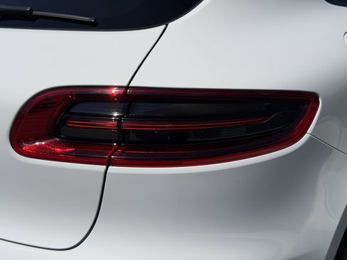 Certified 2017 Porsche Macan AWD/4WD image 13