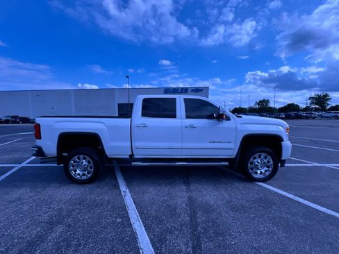 Used 2016 GMC Sierra 2500 Denali w/ Driver Alert Package AWD/4WD image 9
