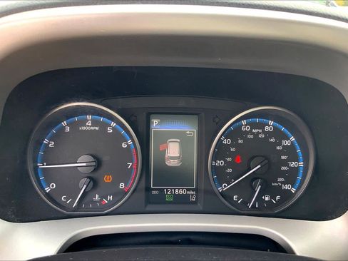 Used 2017 Toyota RAV4 XLE AWD/4WD image 26