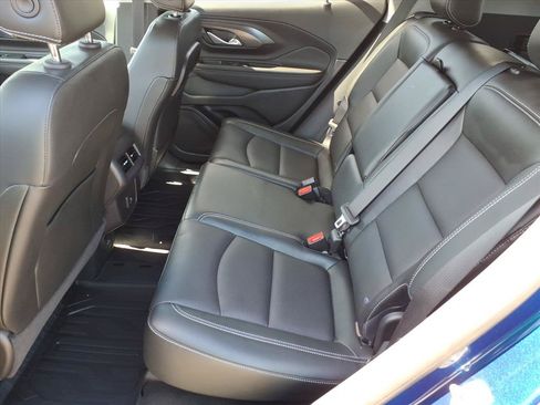 Used 2022 GMC Terrain SLT w/ Tech Package AWD/4WD image 13