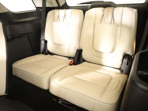 Used 2017 Ford Explorer Platinum image 14