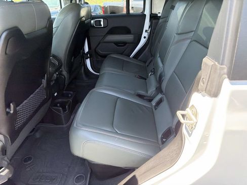 Used 2024 Jeep Gladiator Mojave w/ Technology Group AWD/4WD image 15