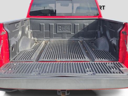 Used 2021 Nissan Titan SV w/ Accessory Utility Package image 11