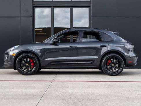 New 2026 Porsche Macan GTS image 2