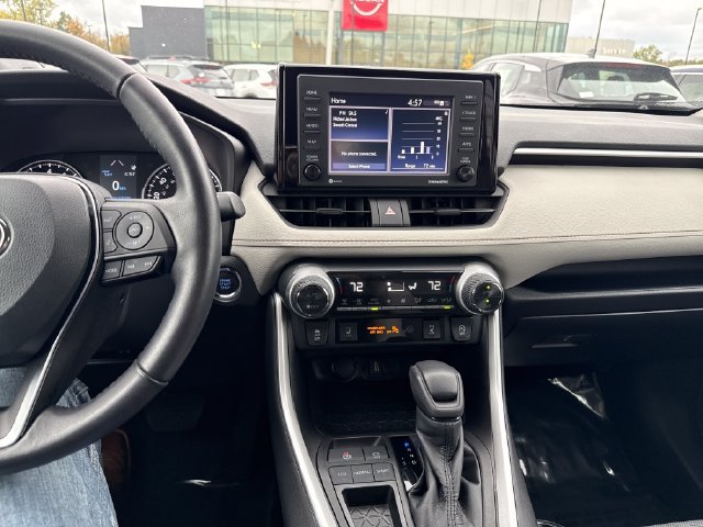 Used 2022 Toyota RAV4 XLE w/ Convenience Package FWD image 20