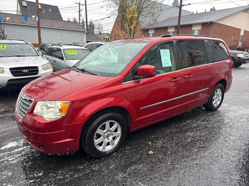 Used 2010 Chrysler Town & Country Touring image 2