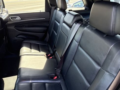 Used 2019 Jeep Grand Cherokee Limited AWD/4WD image 13