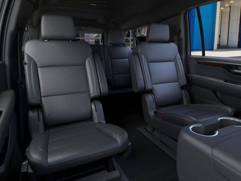 New 2026 Chevrolet Suburban LT w/ Comfort Package AWD/4WD image 17