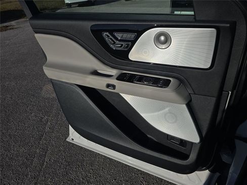 New 2026 Lincoln Aviator Reserve AWD/4WD image 16