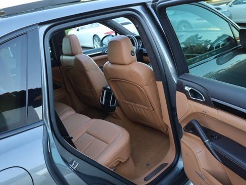 Used 2014 Porsche Cayenne GTS image 54