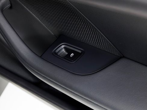 Used 2024 Porsche Taycan image 41