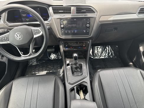 Certified 2022 Volkswagen Tiguan SE w/ Panoramic Sunroof Package FWD image 15