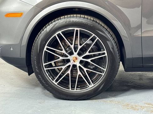 Certified 2026 Porsche Cayenne AWD/4WD image 34