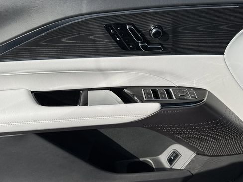 Used 2025 Cadillac Lyriq Luxury image 19