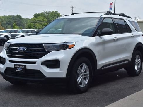 Used 2023 Ford Explorer XLT AWD/4WD image 15