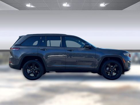 New 2025 Jeep Grand Cherokee Limited w/ Luxury Tech Group II image 7