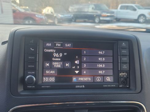 Used 2018 Dodge Grand Caravan SE w/ UConnect Hands-Free Group image 18