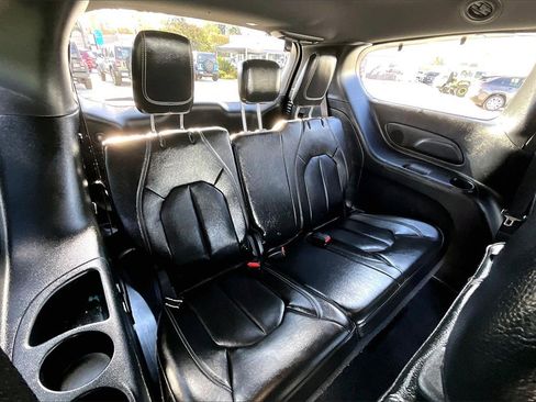 Used 2018 Chrysler Pacifica Touring-L w/ Premium Audio Group image 29