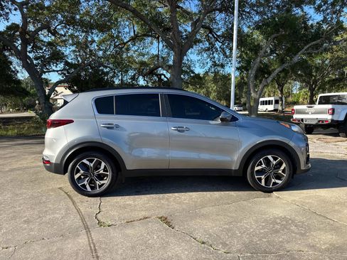 Used 2022 Kia Sportage EX w/ EX Technology Package FWD image 2