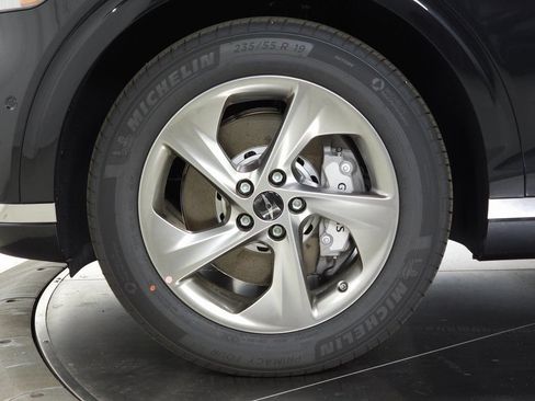 Used 2026 Genesis GV70 2.5T Advanced AWD/4WD image 7