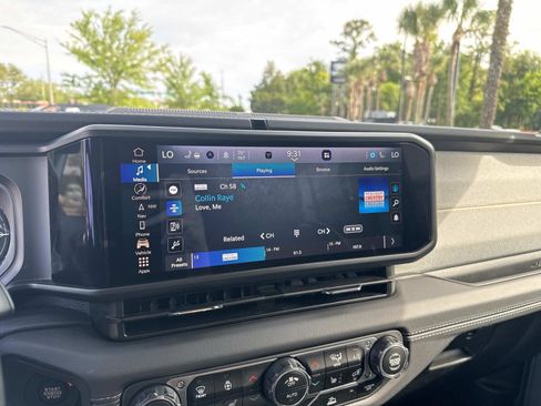 Used 2025 Jeep Wrangler Unlimited Sahara AWD/4WD image 25