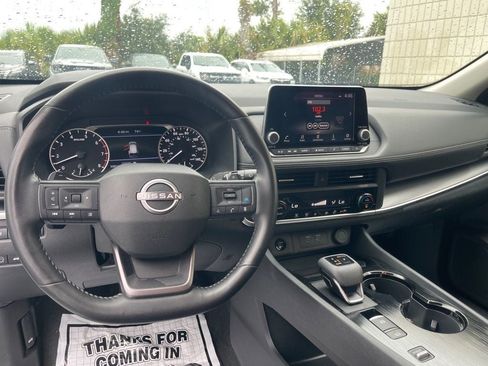 Used 2025 Nissan Rogue SV FWD image 11