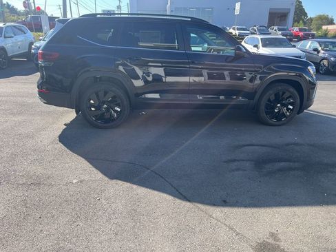 New 2026 Volkswagen Atlas SE image 4