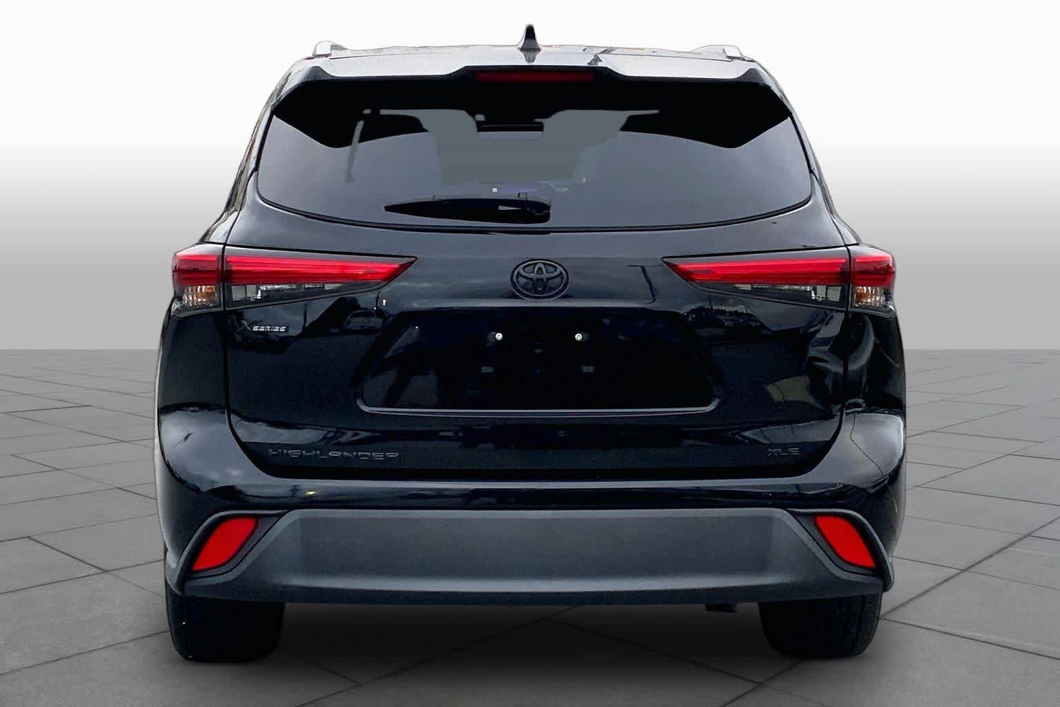 Used 2023 Toyota Highlander XLE FWD image 5