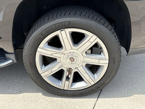 Used 2015 Cadillac Escalade Luxury RWD image 32
