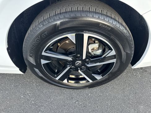 Used 2025 Nissan Sentra SV image 29