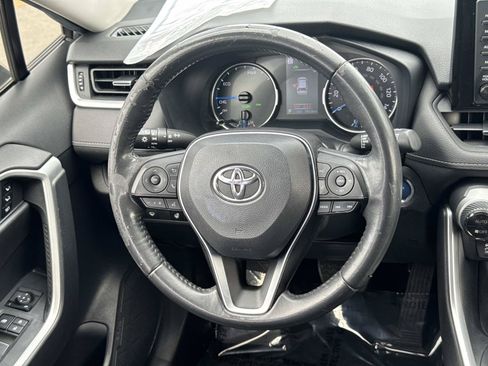 Used 2022 Toyota RAV4 XLE Premium AWD/4WD image 10