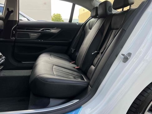 Used 2018 BMW 740e xDrive image 33