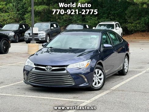 Used 2015 Toyota Camry LE FWD image 1