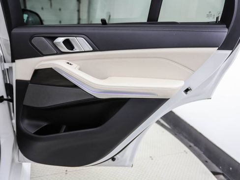 Used 2021 BMW X5 xDrive40i w/ M Sport Package image 23